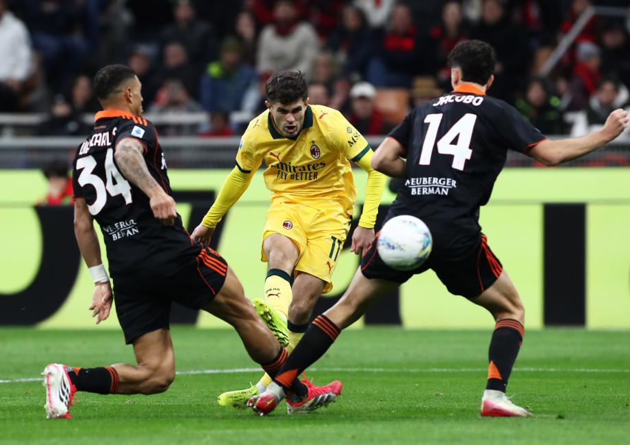 开云平台-意甲-迈尼昂送礼莱奥破门 米兰1-1战平科莫