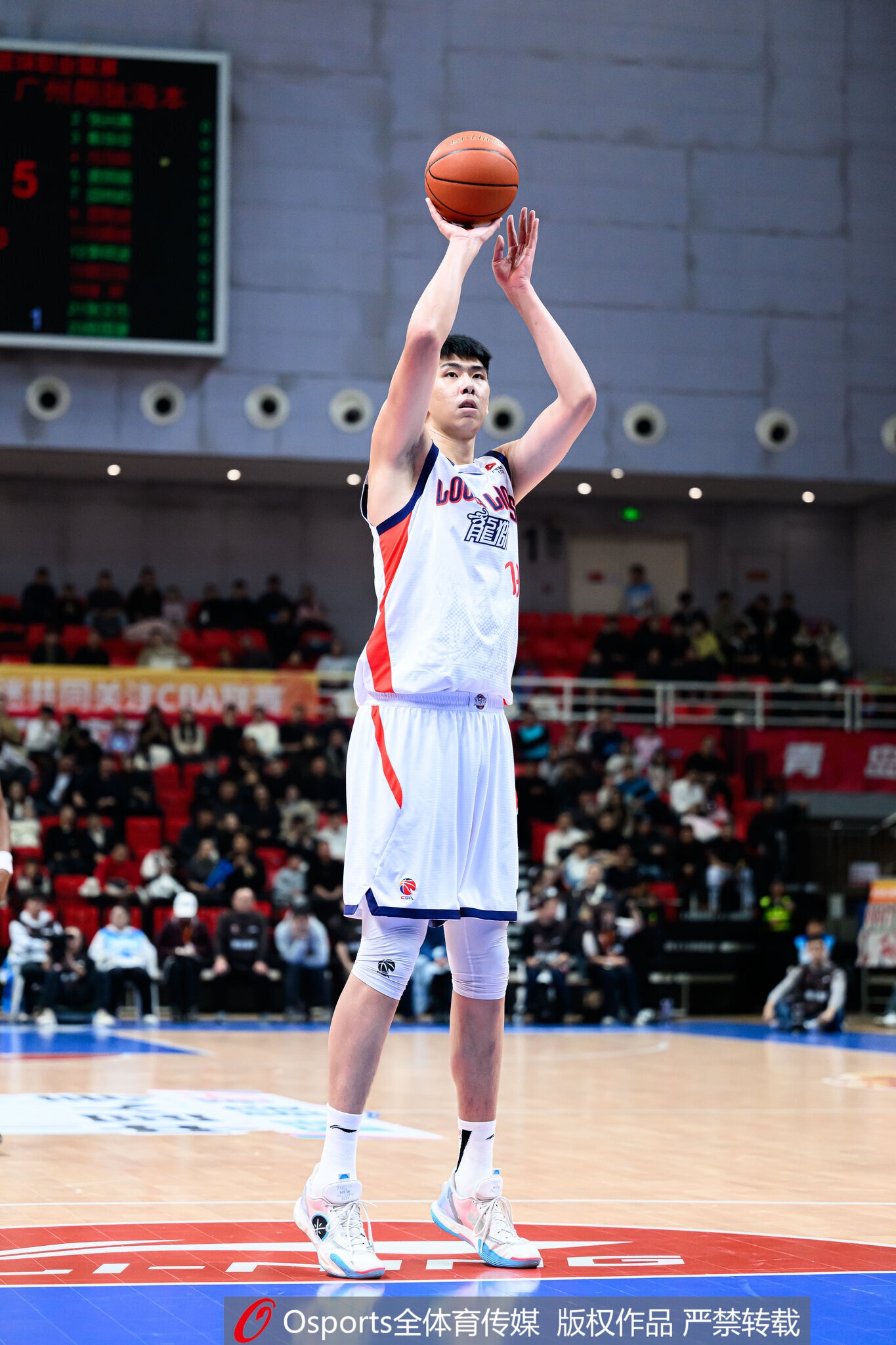 媒体人：徐昕可能早就有能力成为CBA主力轮换 没打好肯定另有原因